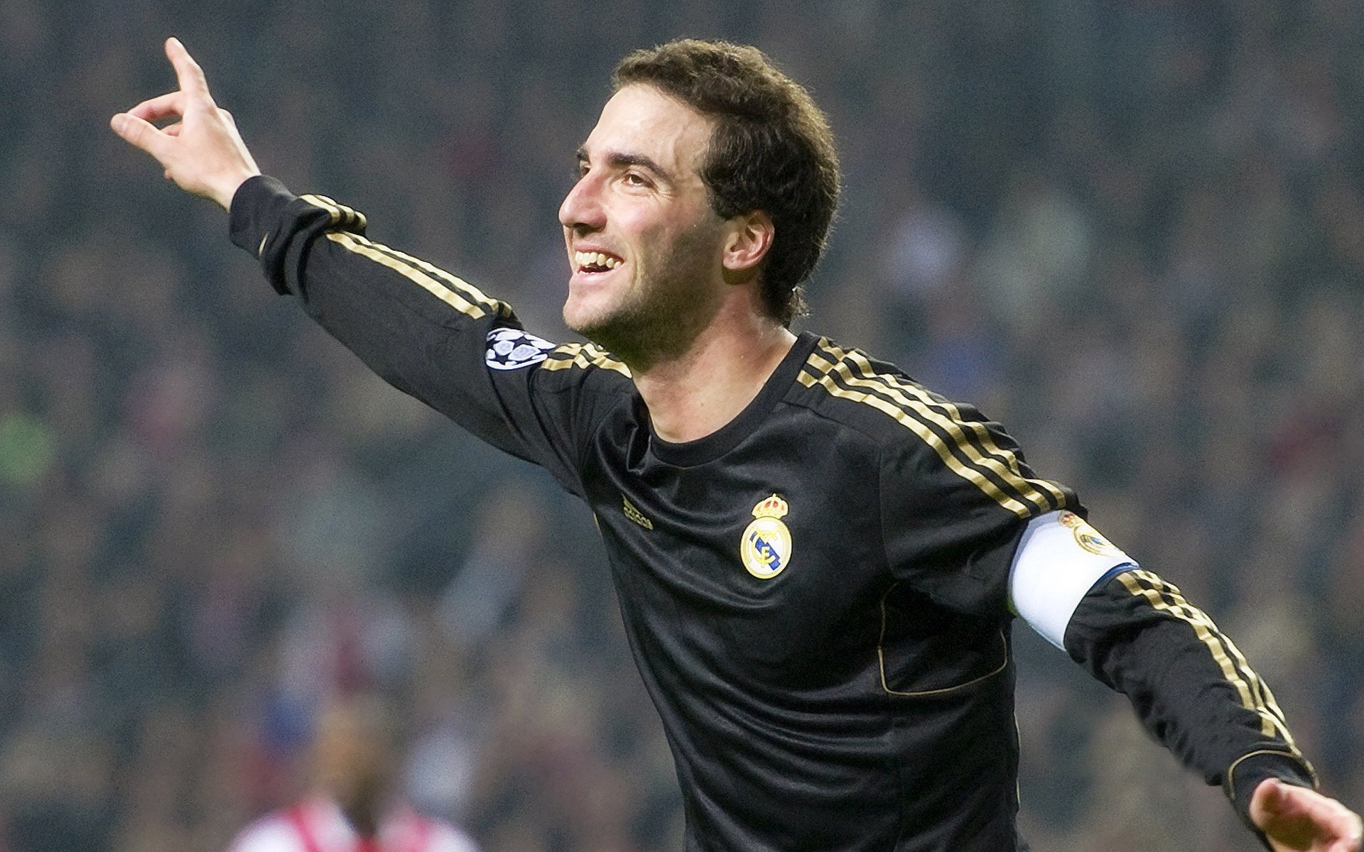 哥斯达黎加奇迹，法比尼奥关键制胜，拜仁遭遇历史性失利