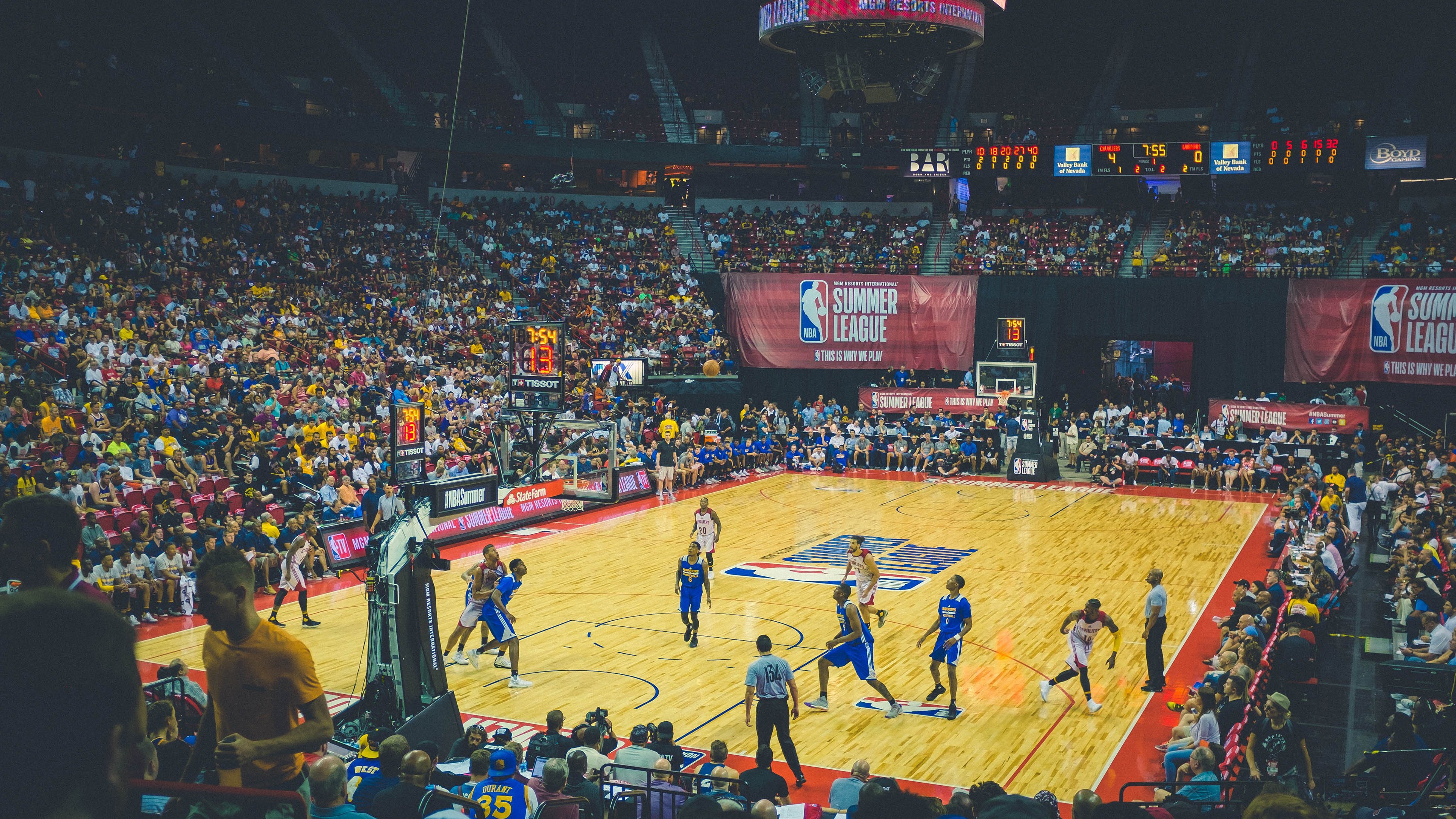 赛道与球场交织的夜晚，欧文如何一手掌控F1揭幕战走势