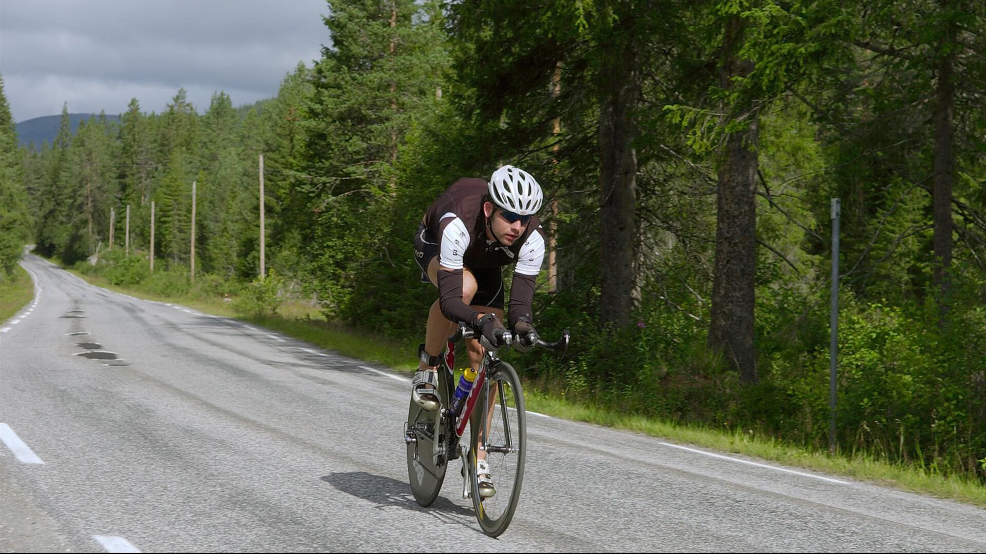 苏亚雷斯一骑绝尘，F1新赛季揭幕战之夜悬念提前终结